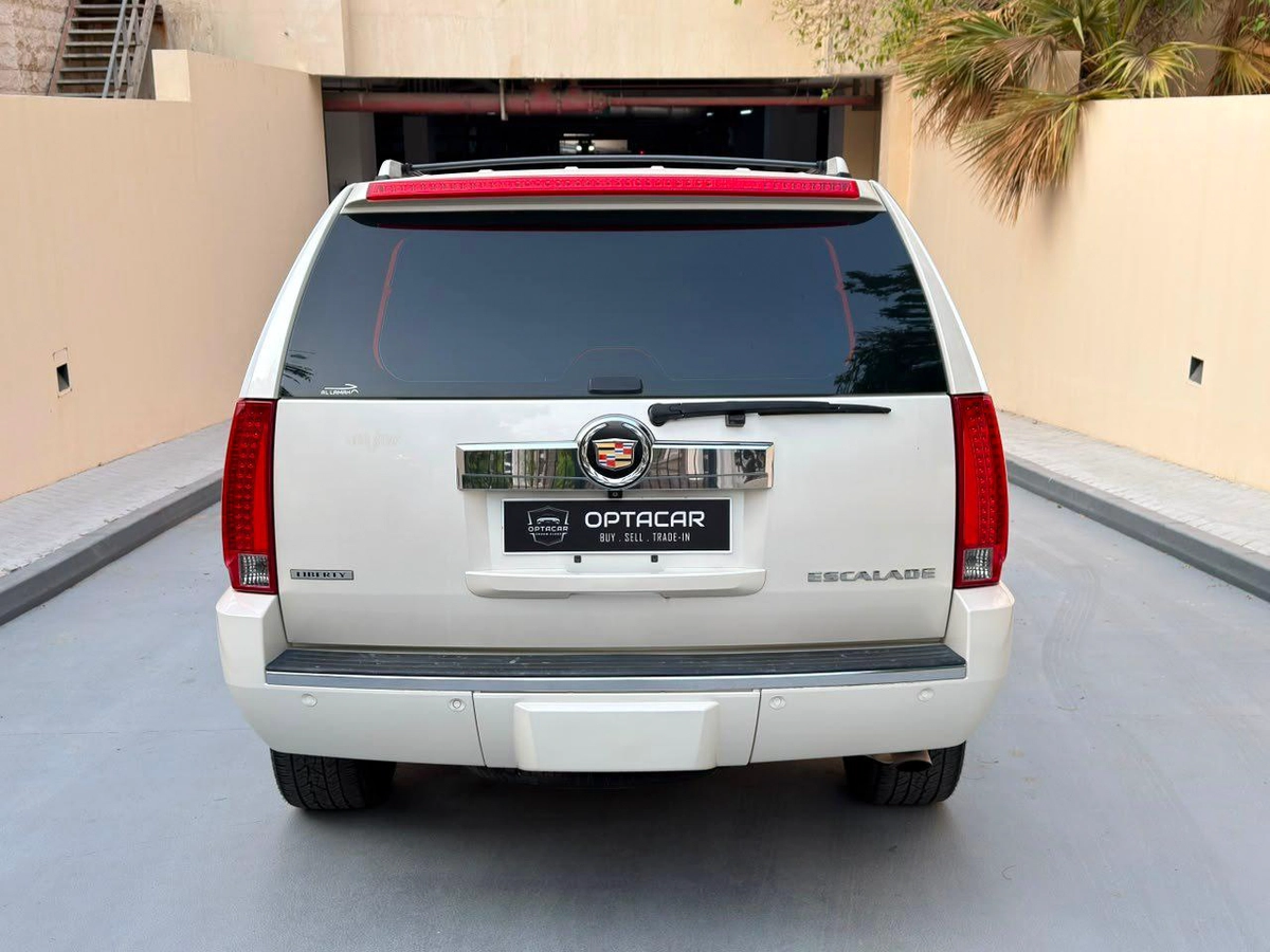 Gulf Specs 2011 CADILLAC ESCALADE PREMIUM 7-Seater, 6.2Litre V8-3-3