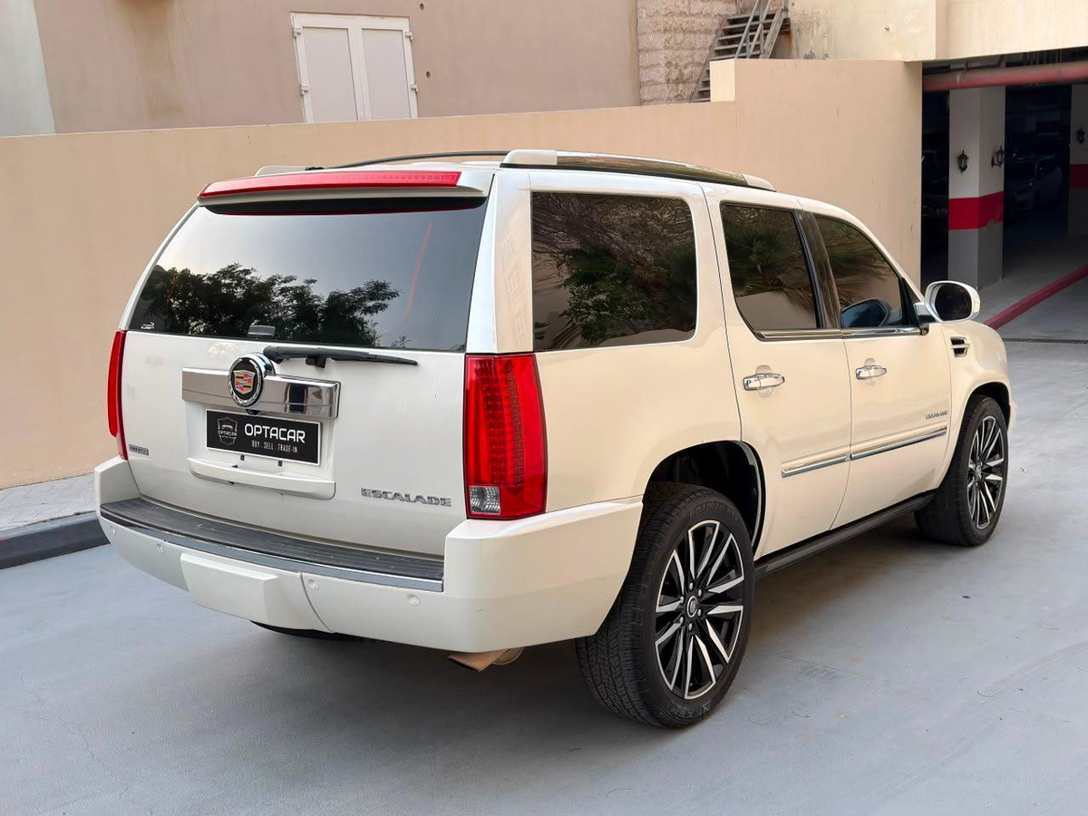 Gulf Specs 2011 CADILLAC ESCALADE PREMIUM 7-Seater, 6.2Litre V8-5-5