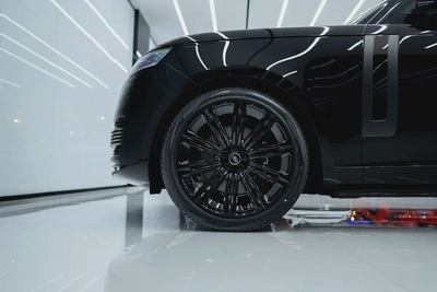 MIDDLE EAST SPECS | 2023 RANGE ROVER SV P530 | REAR TVS | LEG REST TWO TONE INTERIOR |-5