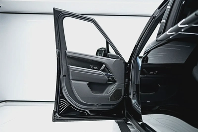 MIDDLE EAST SPECS | 2023 RANGE ROVER SV P530 | REAR TVS | LEG REST TWO TONE INTERIOR |-6