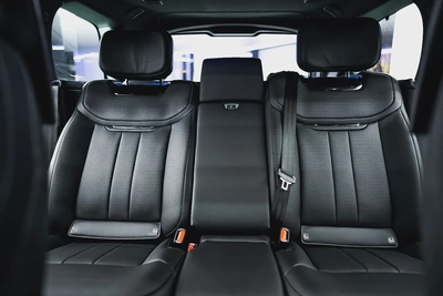 MIDDLE EAST SPECS | 2023 RANGE ROVER SV P530 | REAR TVS | LEG REST TWO TONE INTERIOR |-10