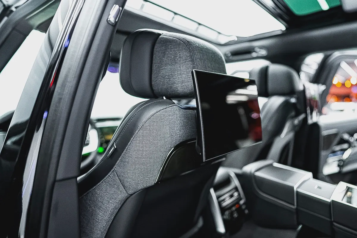 MIDDLE EAST SPECS | 2023 RANGE ROVER SV P530 | REAR TVS | LEG REST TWO TONE INTERIOR |-13-13