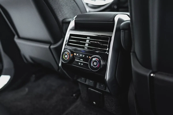 MIDDLE EAST SPECS | 2023 RANGE ROVER SV P530 | REAR TVS | LEG REST TWO TONE INTERIOR |