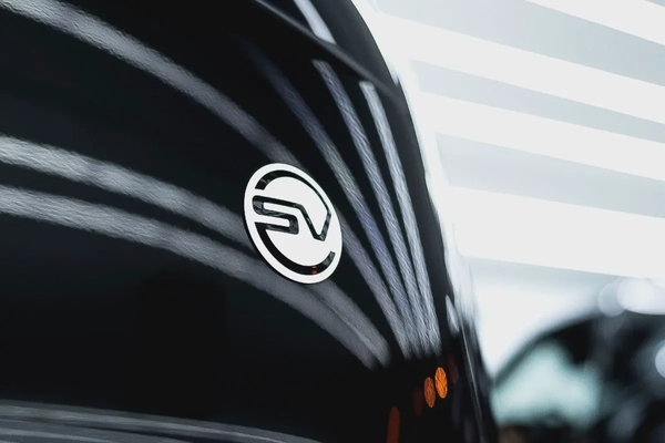 MIDDLE EAST SPECS | 2023 RANGE ROVER SV P530 | REAR TVS | LEG REST TWO TONE INTERIOR |