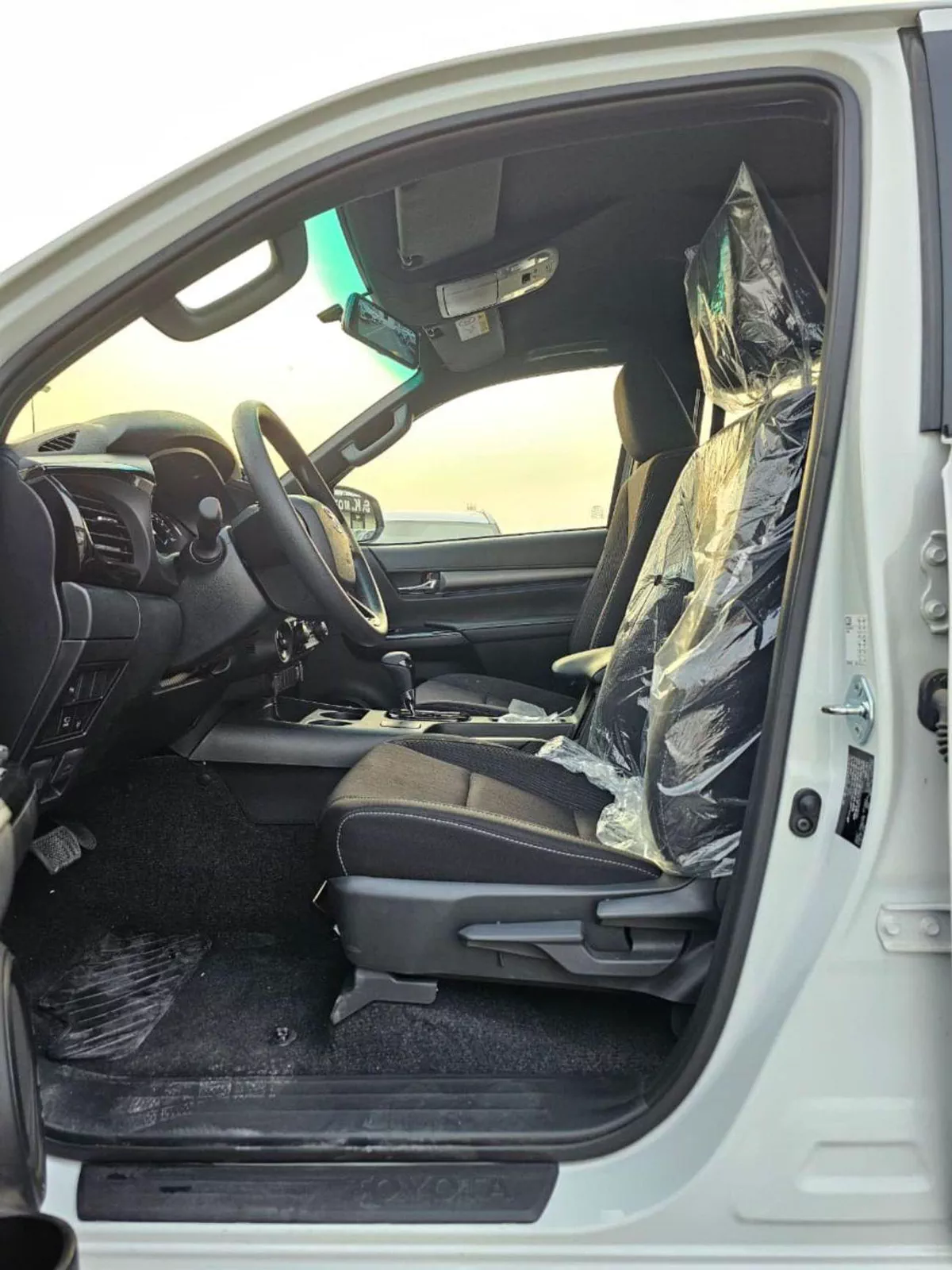 Toyota Hilux ADVENTURE EXL DOUBLE CABIN || 4.0L V6 PETROL | AIR COMPRESSOR | ROLLBAR | 360*CAMERA | FR&RR P/SENSOR (CODE#HP-11-0