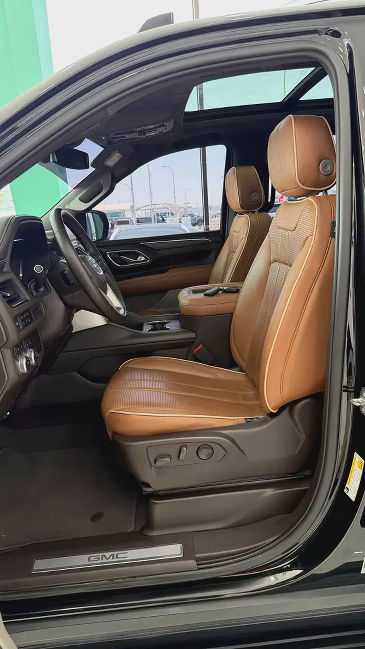 2023 GMC Yukon SLE - GCC Specs - Perfect Family SUV-8-8