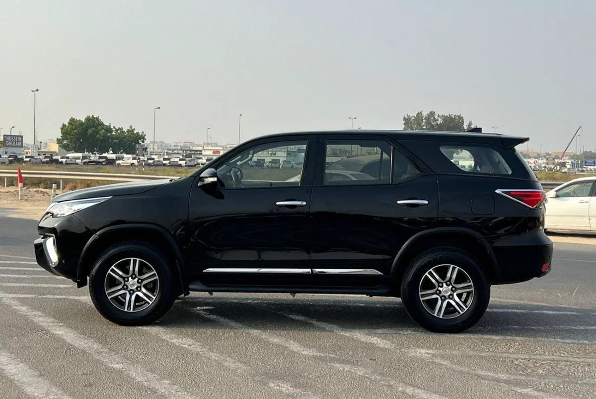 Toyota Fortuner EXR 2016 Toyota Fortuner EXR 2.7L V4 - AWD 4x4 - Rear Sensor --6-0