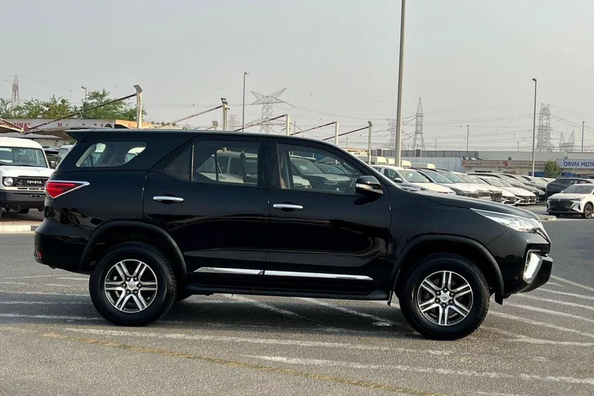 Toyota Fortuner EXR 2016 Toyota Fortuner EXR 2.7L V4 - AWD 4x4 - Rear Sensor --7-0