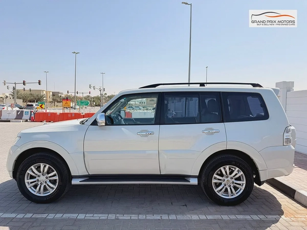 Mitsubishi Pajero GLS V6 3.8 Full Options 7 Seater 2014 Model GCC Specs With Partial Service History