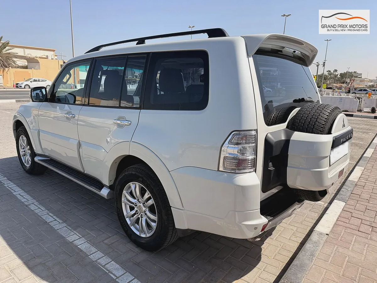 Mitsubishi Pajero GLS V6 3.8 Full Options 7 Seater 2014 Model GCC Specs With Partial Service History-5-5