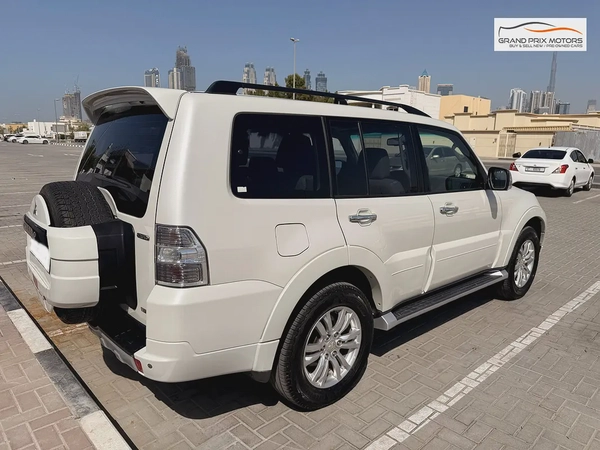 Mitsubishi Pajero GLS V6 3.8 Full Options 7 Seater 2014 Model GCC Specs With Partial Service History