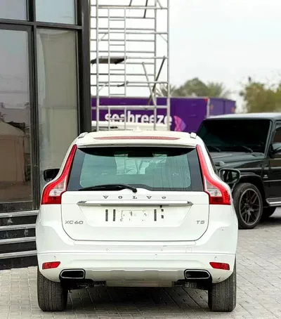 Volvo XC60 PREMIUM GCC Specs - Reliable Luxury SUV in Excellent Condition-9