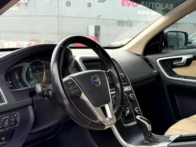 Volvo XC60 PREMIUM GCC Specs - Reliable Luxury SUV in Excellent Condition-2