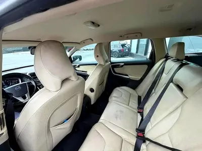 Volvo XC60 PREMIUM GCC Specs - Reliable Luxury SUV in Excellent Condition-6