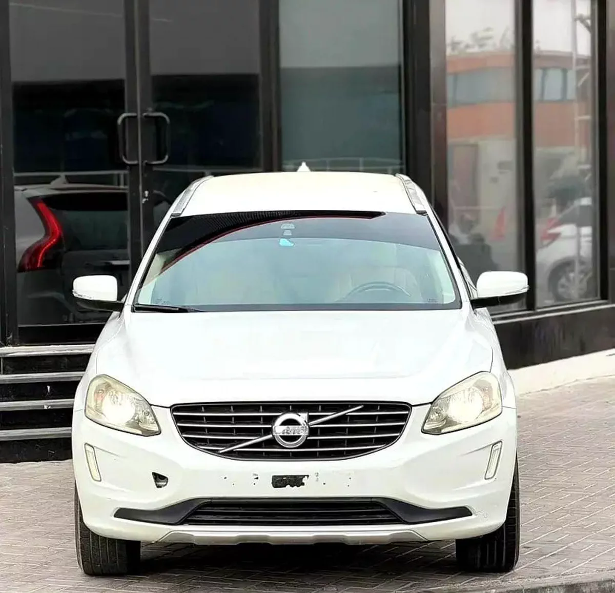 Volvo XC60 PREMIUM GCC Specs - Reliable Luxury SUV in Excellent Condition