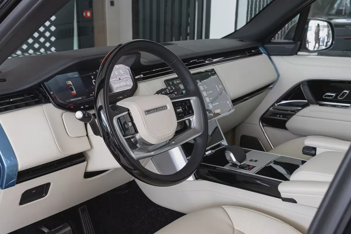 Range Rover Vogue Autobiography P400 | AWD | V6 | 2026 | GCC Specs-9-9