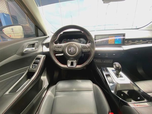 780-Monthly l GCC l Cruise, Sunroof, Leather Seats l Accident Free
