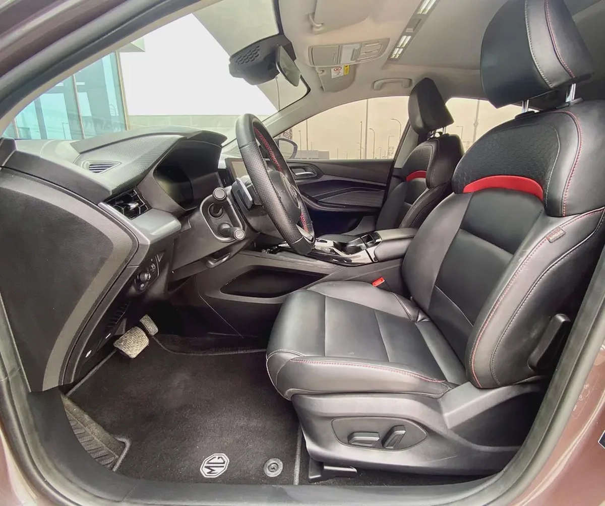 780-Monthly l GCC l Cruise, Sunroof, Leather Seats l Accident Free-9-9
