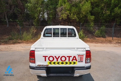 2021 Toyota Hilux DLX 2.4L Diesel 4WD Pickup GCC Specs-8