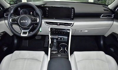 KIA K5 ( 2023 Model ) in White Color GCC Specs-4