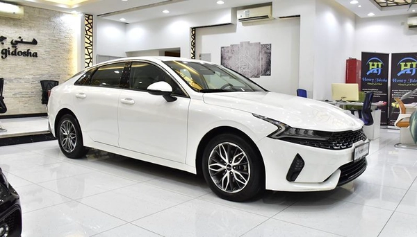 KIA K5 ( 2023 Model ) in White Color GCC Specs