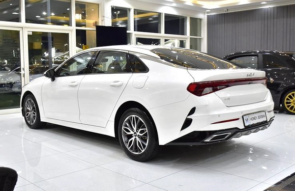 KIA K5 ( 2023 Model ) in White Color GCC Specs