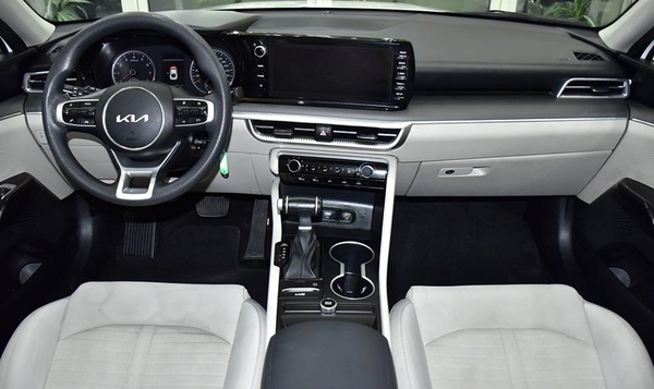 KIA K5 ( 2023 Model ) in White Color GCC Specs