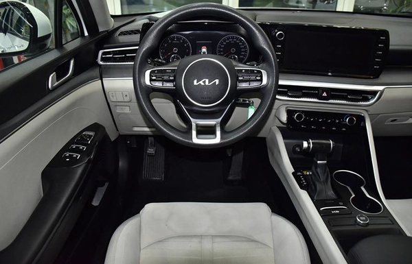 KIA K5 ( 2023 Model ) in White Color GCC Specs