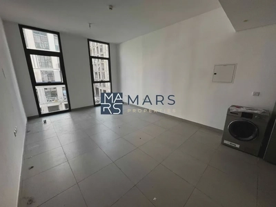 | Spacious Studio | Kitchen Appliances | Prime Location |-1