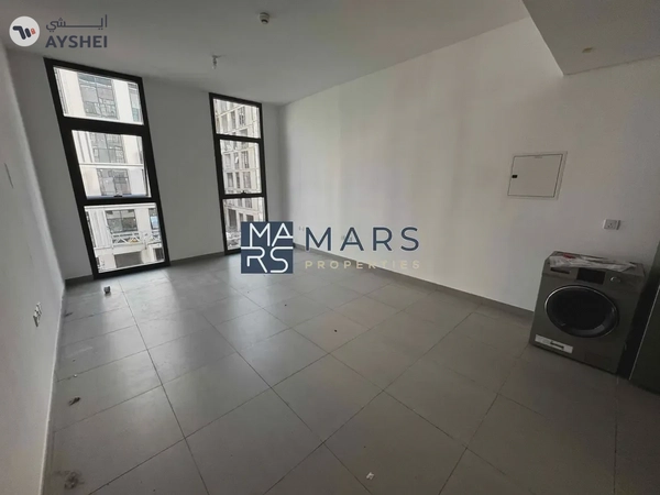 | Spacious Studio | Kitchen Appliances | Prime Location |