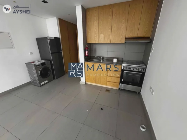 | Spacious Studio | Kitchen Appliances | Prime Location |