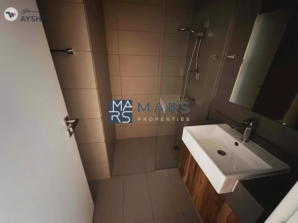 | Spacious Studio | Kitchen Appliances | Prime Location |