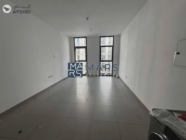 | Spacious Studio | Kitchen Appliances | Prime Location |