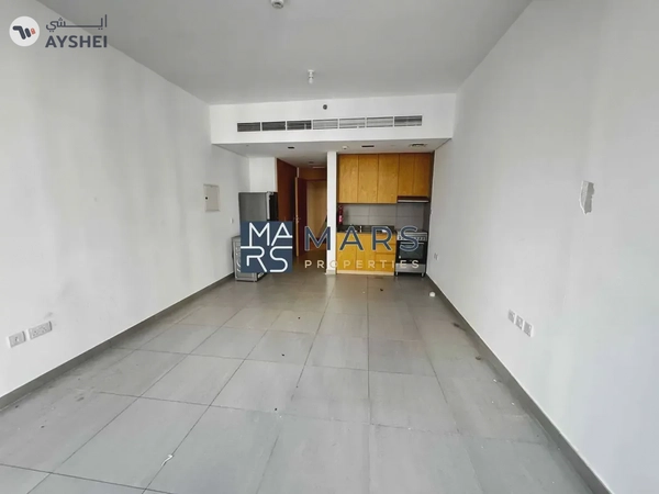 | Spacious Studio | Kitchen Appliances | Prime Location |