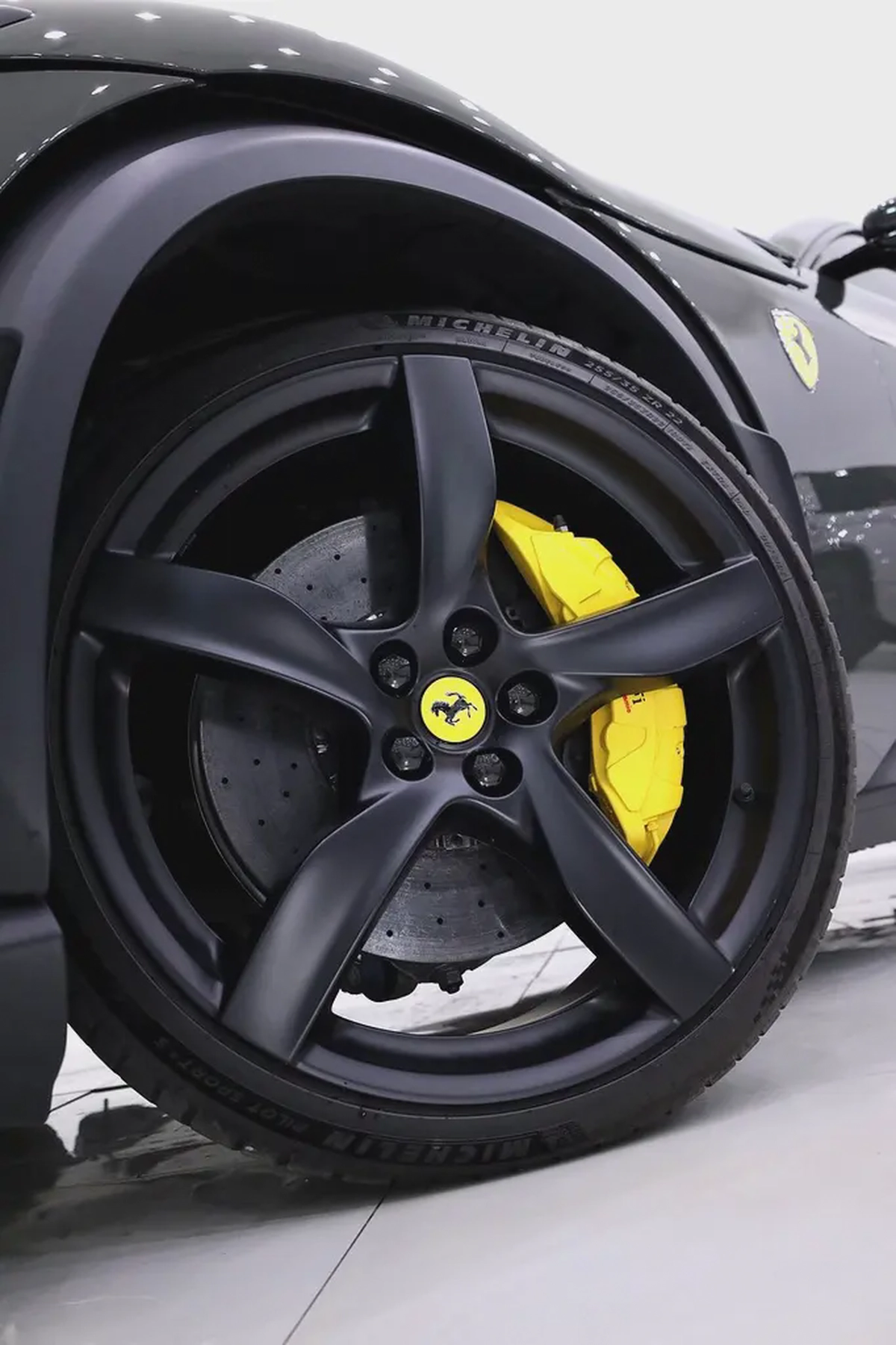 FERRARI PUROSANGUE - CARBON PACKAGE IN SPECIAL GRIGIO GRAY