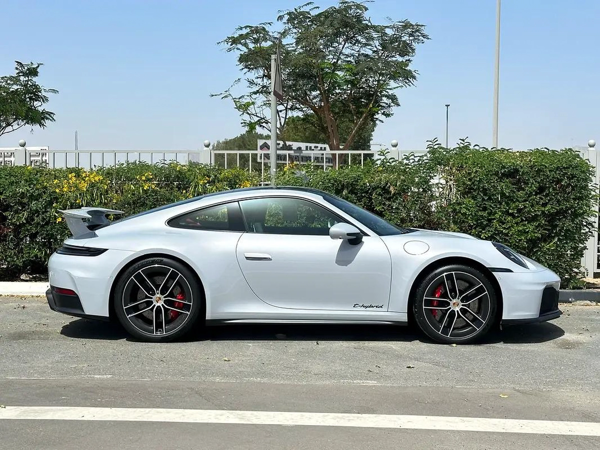 2026 Porsche 911 Carrera GTS - GCC Specs --11-11