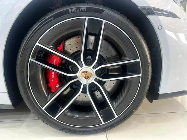 2026 Porsche 911 Carrera GTS - GCC Specs -