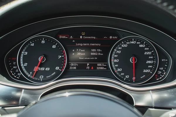 2014 - AUDI RS6 - SUPER CLEAN - LIKE NEW - ONLY 32,000 KM