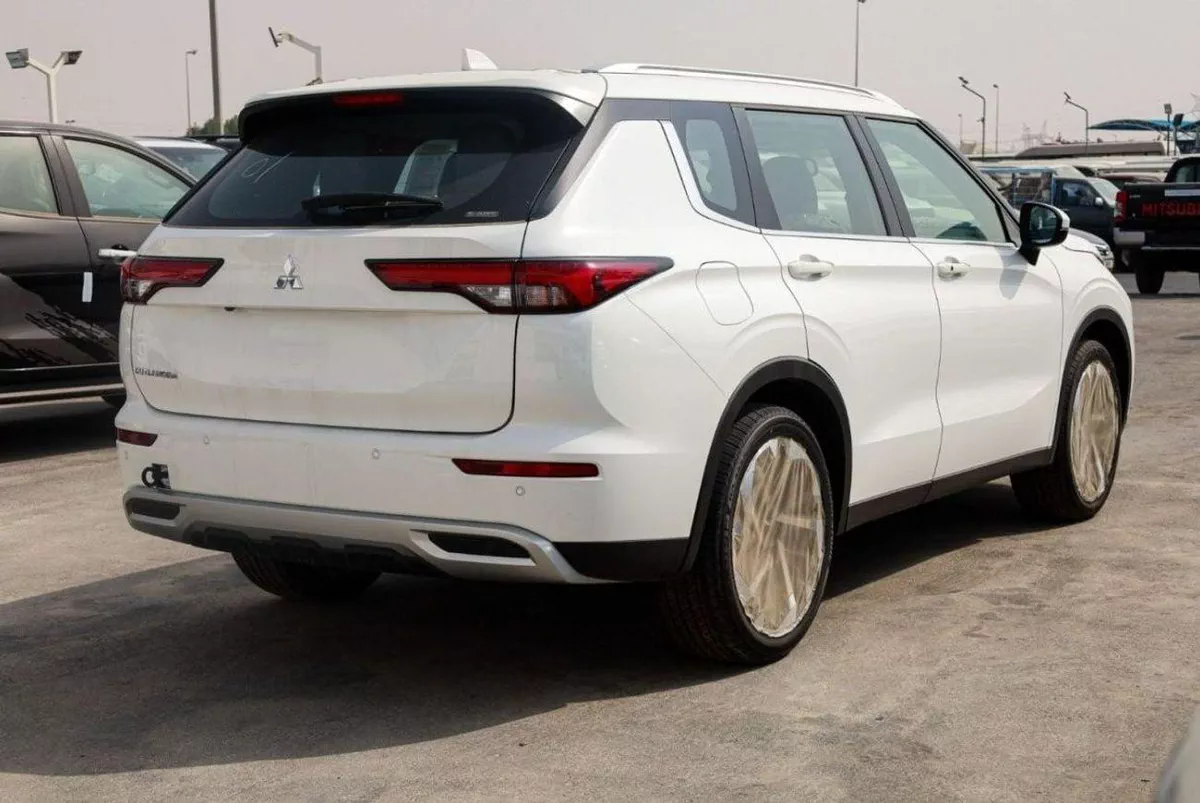 Mitsubishi Outlander GLX MIDLINE OUTLANDER 2.5L 4WD WHITE-3-0