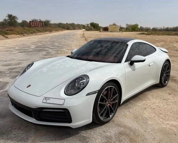 Porsche 911 Carrera 4S 3.0L (444 HP) Coupe