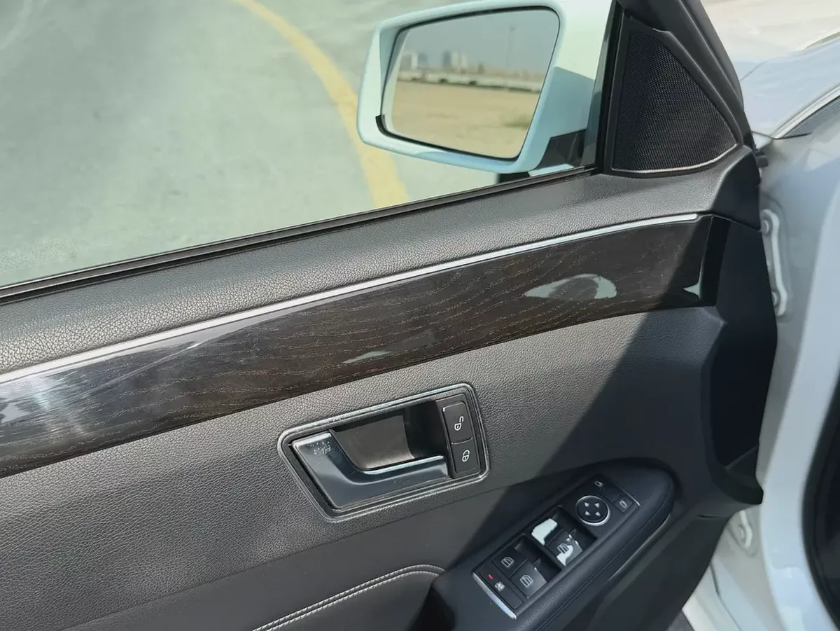 2014 Mercedes-Benz E200-15-15