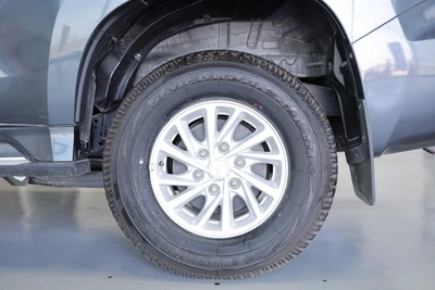 MITSUBISHI PAJERO SPORT 2.5L 4WD A/T 7 SEATER MID OPTION (MY 2023)-3