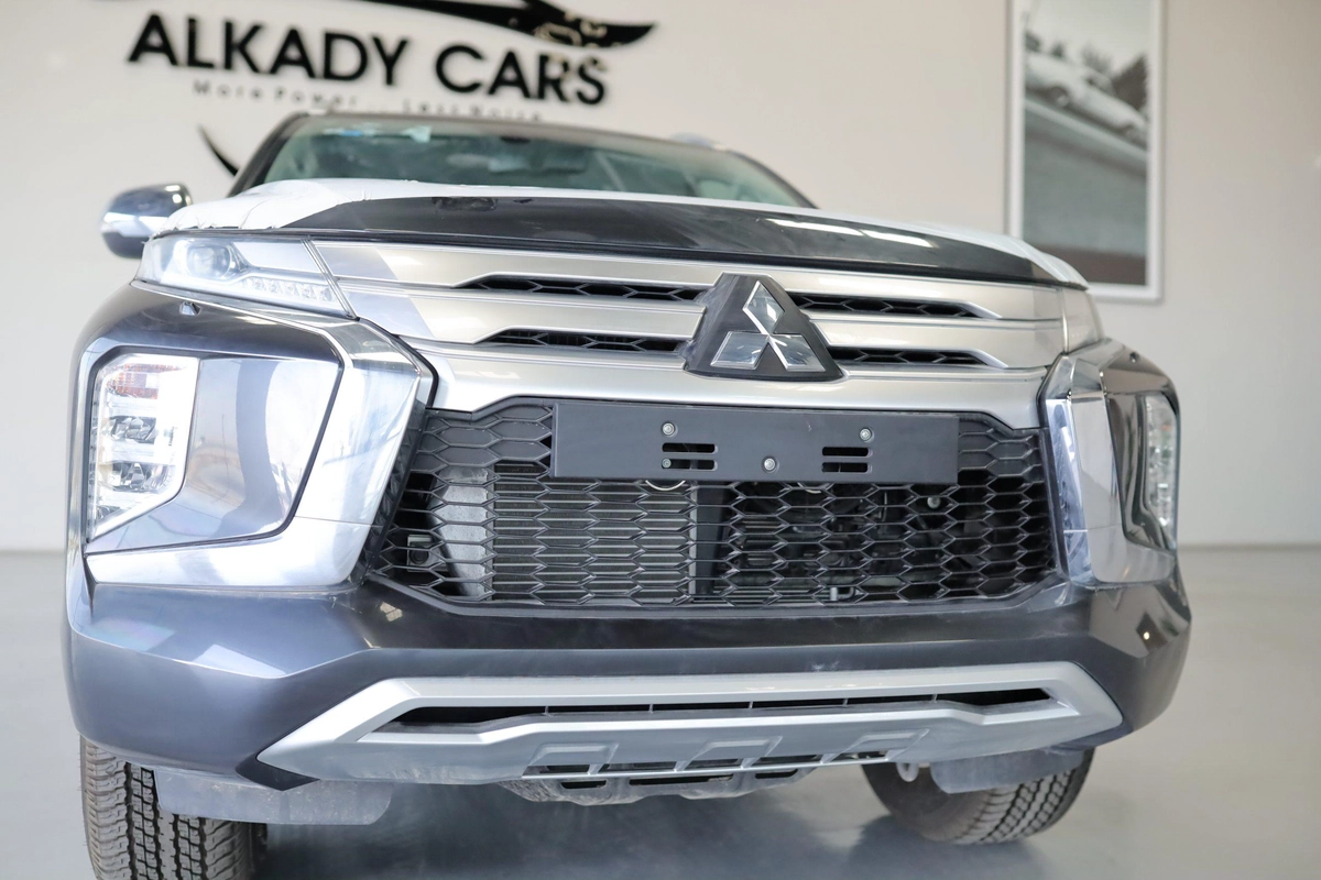 MITSUBISHI PAJERO SPORT 2.5L 4WD A/T 7 SEATER MID OPTION (MY 2023)-21-21