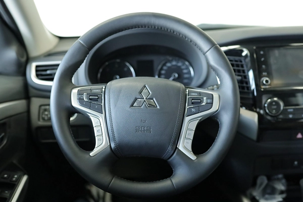 MITSUBISHI PAJERO SPORT 2.5L 4WD A/T 7 SEATER MID OPTION (MY 2023)