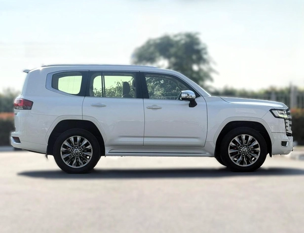 TOYOTA LAND CRUISER VX. R TWIN TURBO | YEAR: 2022 | FULL-SERVICE HISTORY FROM AL FUTTAIM