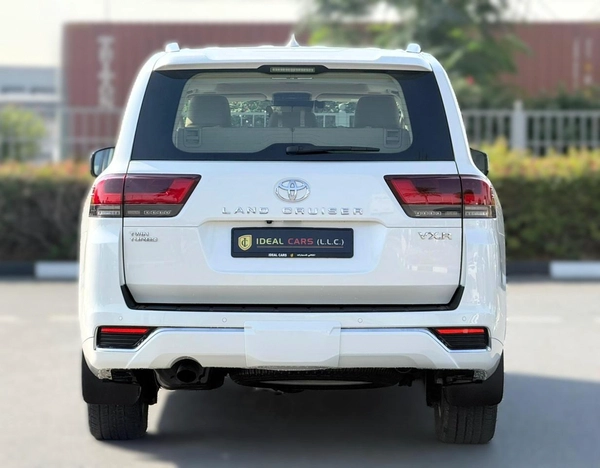 TOYOTA LAND CRUISER VX. R TWIN TURBO | YEAR: 2022 | FULL-SERVICE HISTORY FROM AL FUTTAIM