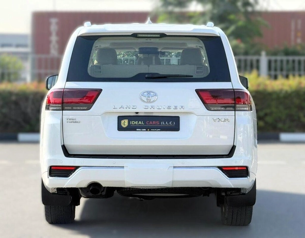TOYOTA LAND CRUISER VX. R TWIN TURBO | YEAR: 2022 | FULL-SERVICE HISTORY FROM AL FUTTAIM