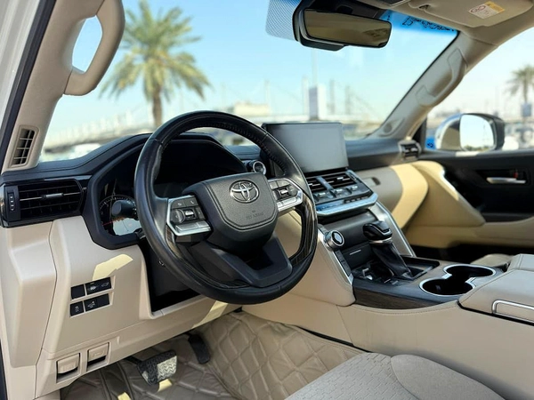 TOYOTA LAND CRUISER VX. R TWIN TURBO | YEAR: 2022 | FULL-SERVICE HISTORY FROM AL FUTTAIM