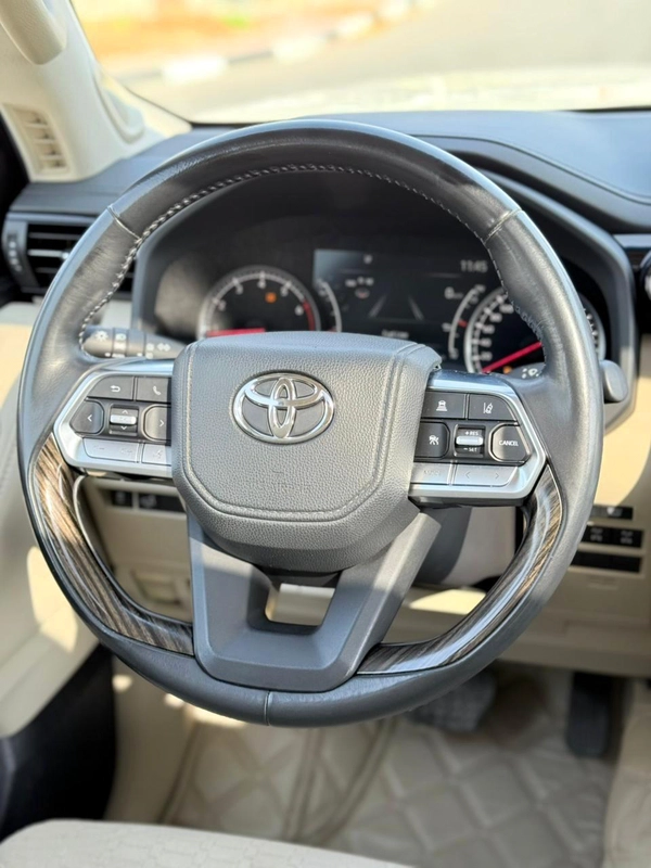 TOYOTA LAND CRUISER VX. R TWIN TURBO | YEAR: 2022 | FULL-SERVICE HISTORY FROM AL FUTTAIM