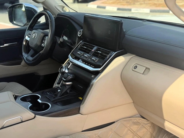 TOYOTA LAND CRUISER VX. R TWIN TURBO | YEAR: 2022 | FULL-SERVICE HISTORY FROM AL FUTTAIM